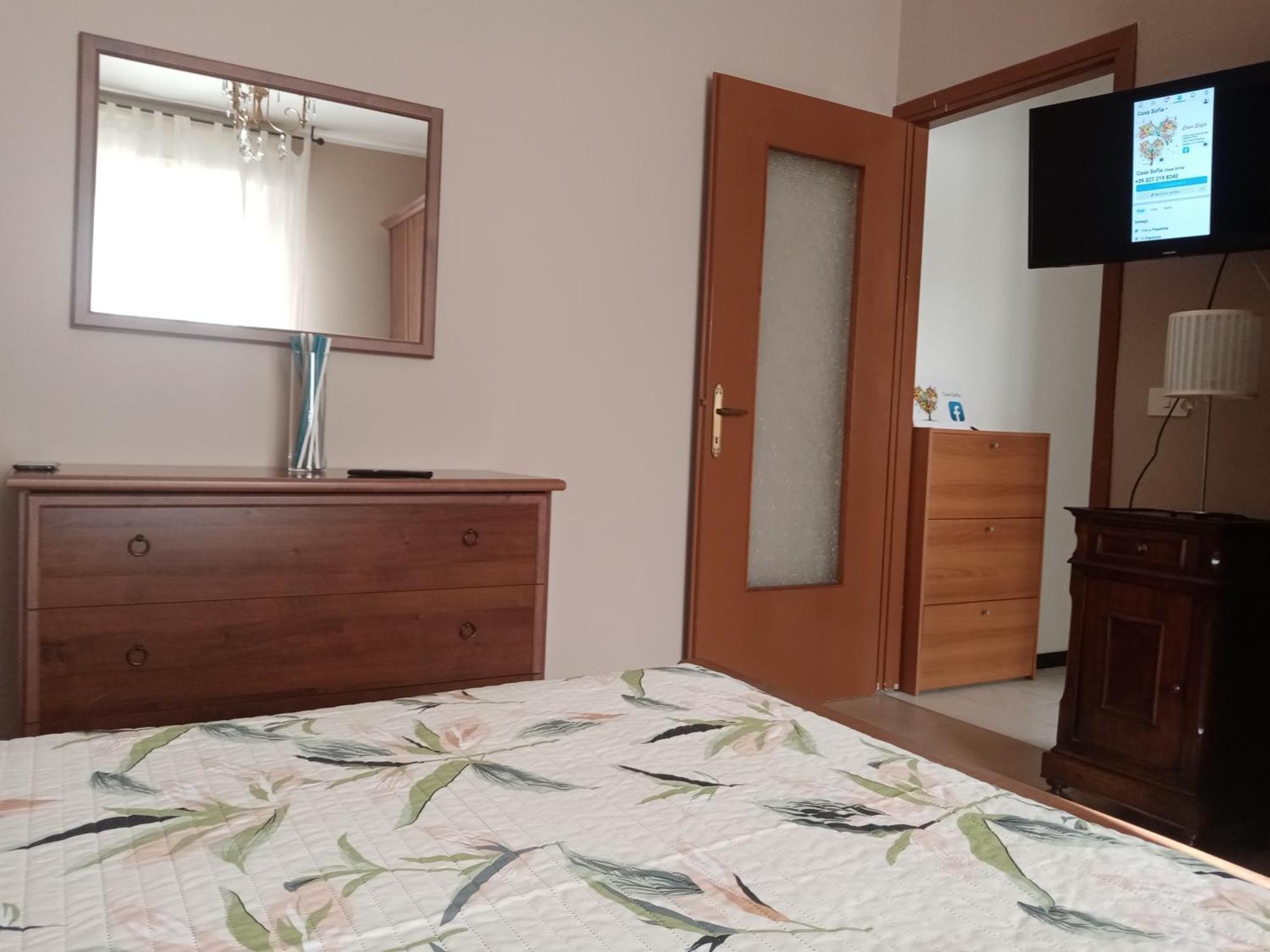 "Casa Sofia" Appartamento Raffalda Zona Clinica 피아첸차 외부 사진
